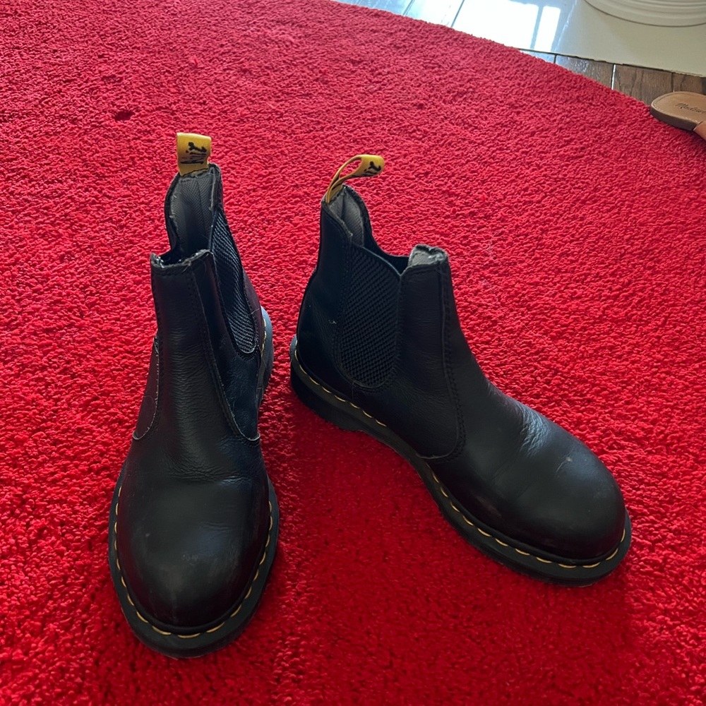 Dr Martens Women’s size 7 Steel Toed Chelsea Boot